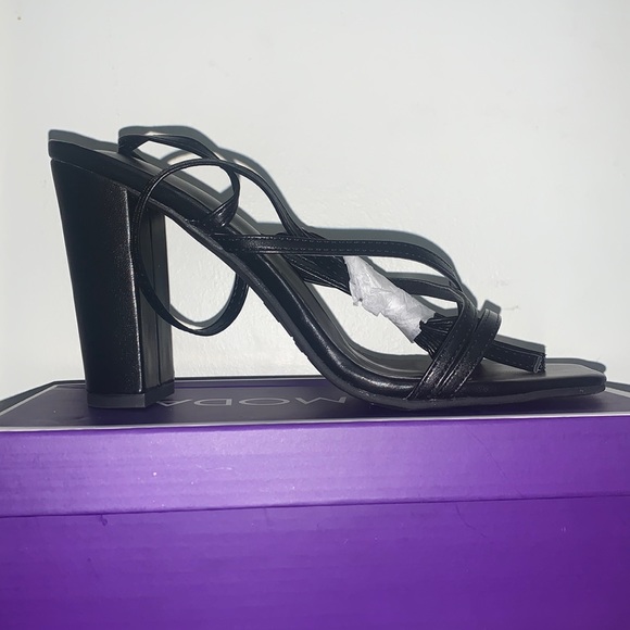 “Wrapped Up In You” Heels - Picture 1 of 4